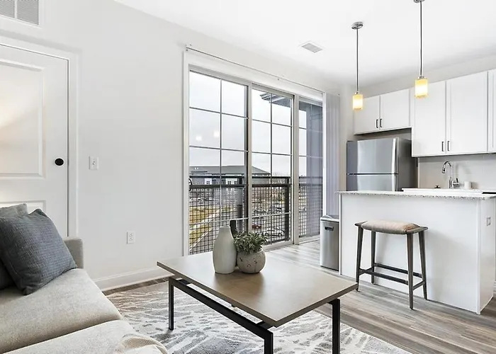 Apartment Landing - Modern With Amazing Amenities *