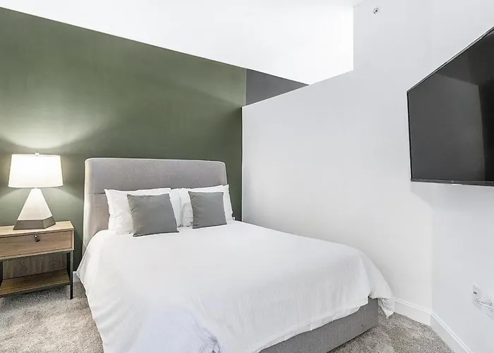 Landing - Modern With Amazing Amenities Apartment Lombard