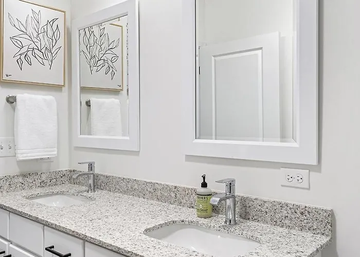 Apartment Landing - Modern With Amazing Amenities *