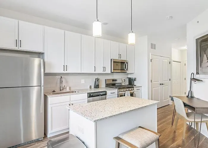 Landing - Modern With Amazing Amenities * Lombard