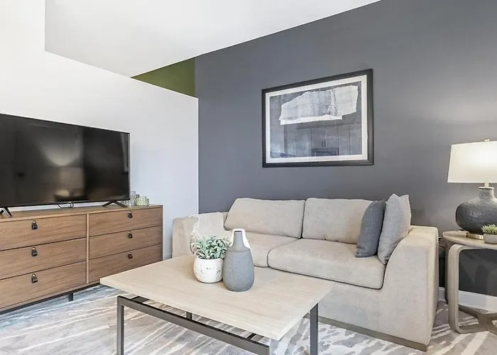 Apartment Landing - Modern With Amazing Amenities *
